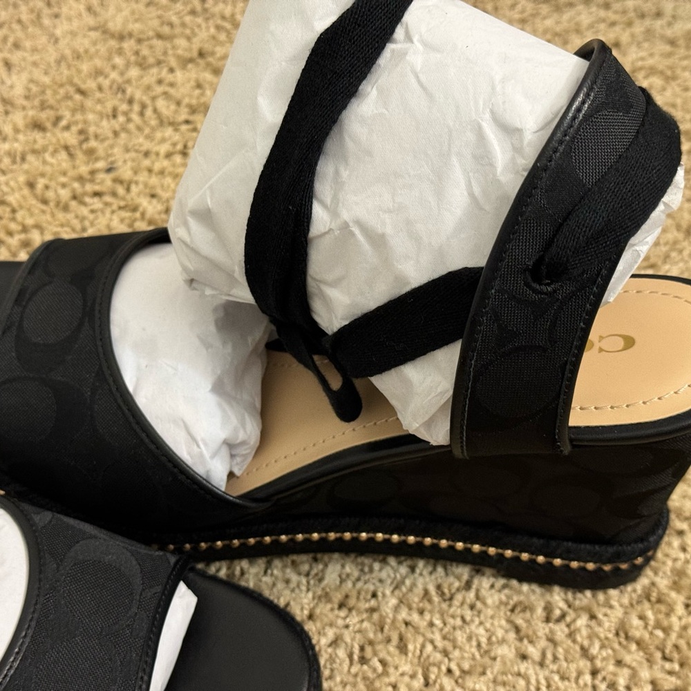 Black with gold accents wedges - Picture 8 of 9